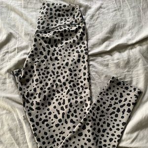 Balance Athletica - Snow Leopard Leggings - M